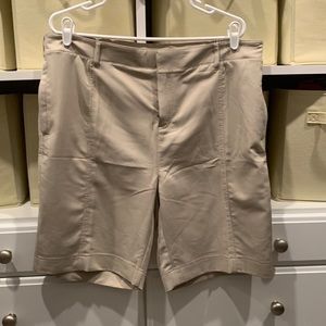 NWT 32 degrees cool woven stretch Bermuda shorts size 14
